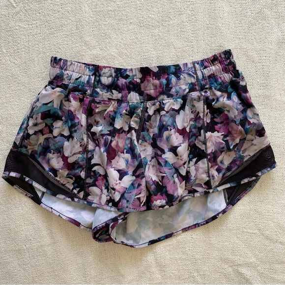 LULULEMON Hotty Hot  Short II *2.5" Purple White Size 6 - Picture 5 of 8